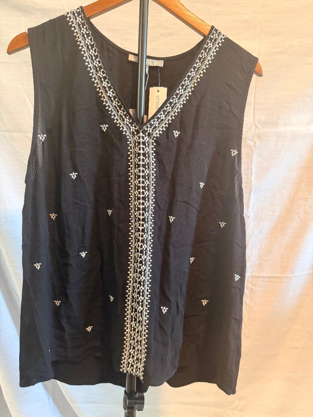 NWT Daniel Rainn Womens Embroidered Top Black XL